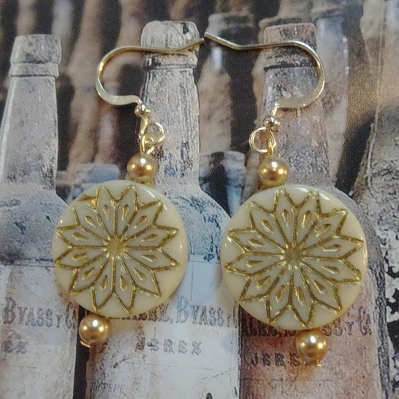 Earrings handmade with Czech coin beads in starburst design with gold & wheat - Picture 8 of 9